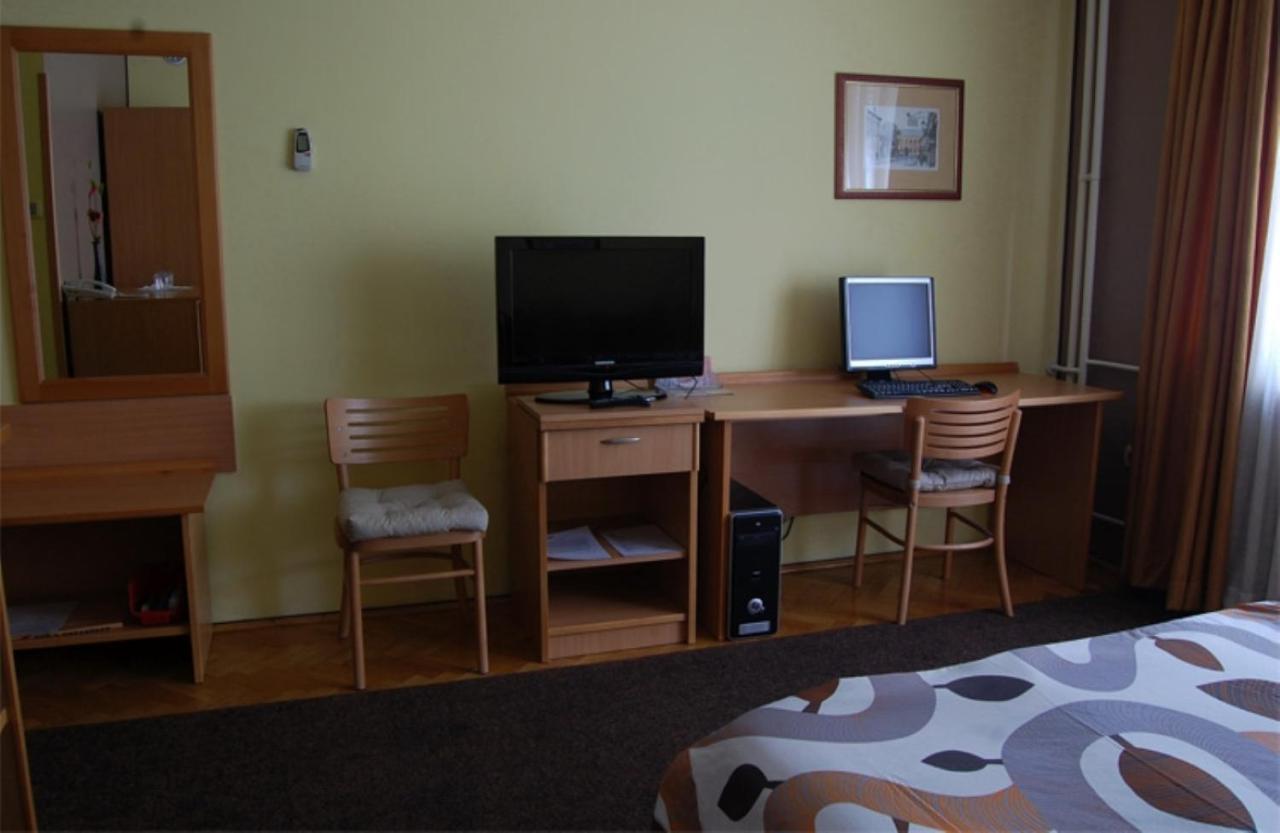 Voyager Bed & Breakfast Novi Sad Exteriör bild