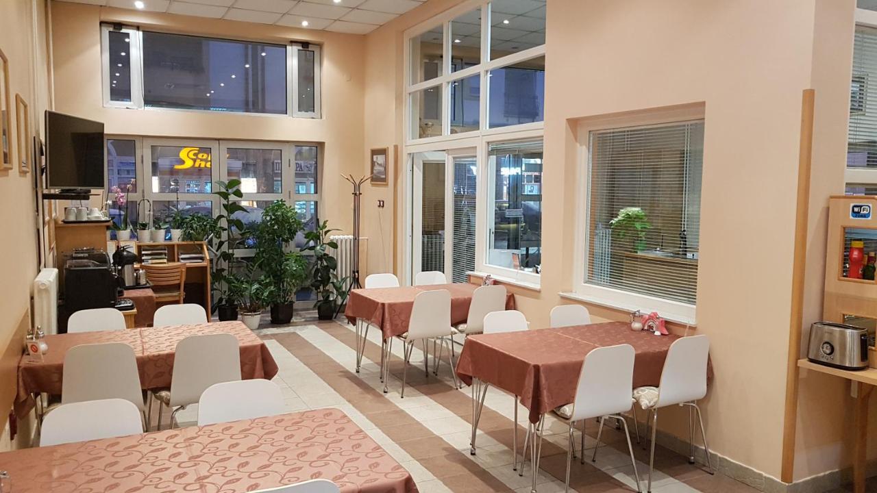 Voyager Bed & Breakfast Novi Sad Exteriör bild