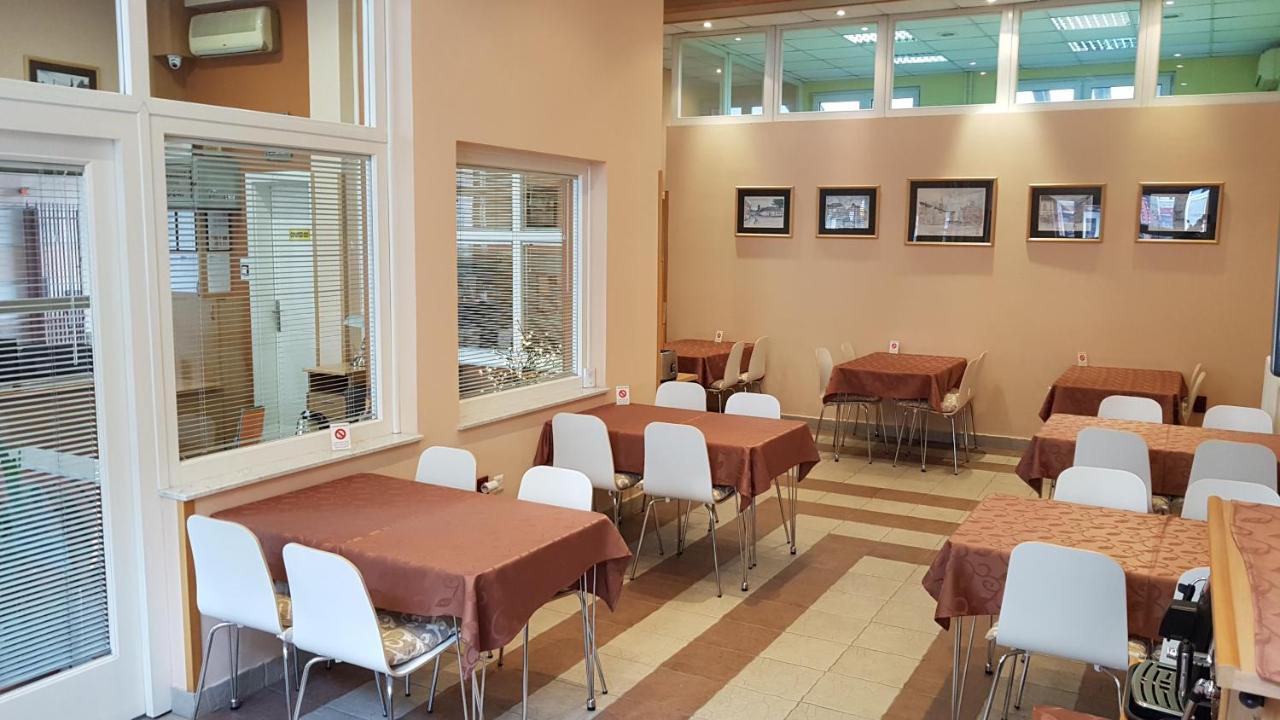 Voyager Bed & Breakfast Novi Sad Exteriör bild
